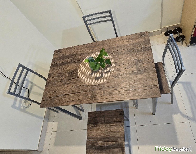 Elegant Pan Emirates Dining Table With Four Chair دبي الإمارات