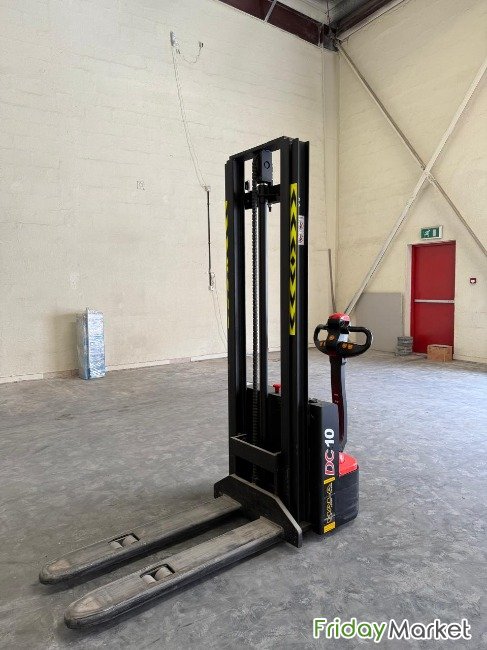 STACKER - 1 TON دبي الإمارات
