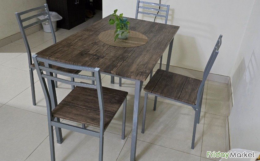 Elegant Pan Emirates Wooden Table Surface With 4 Chair دبي الإمارات